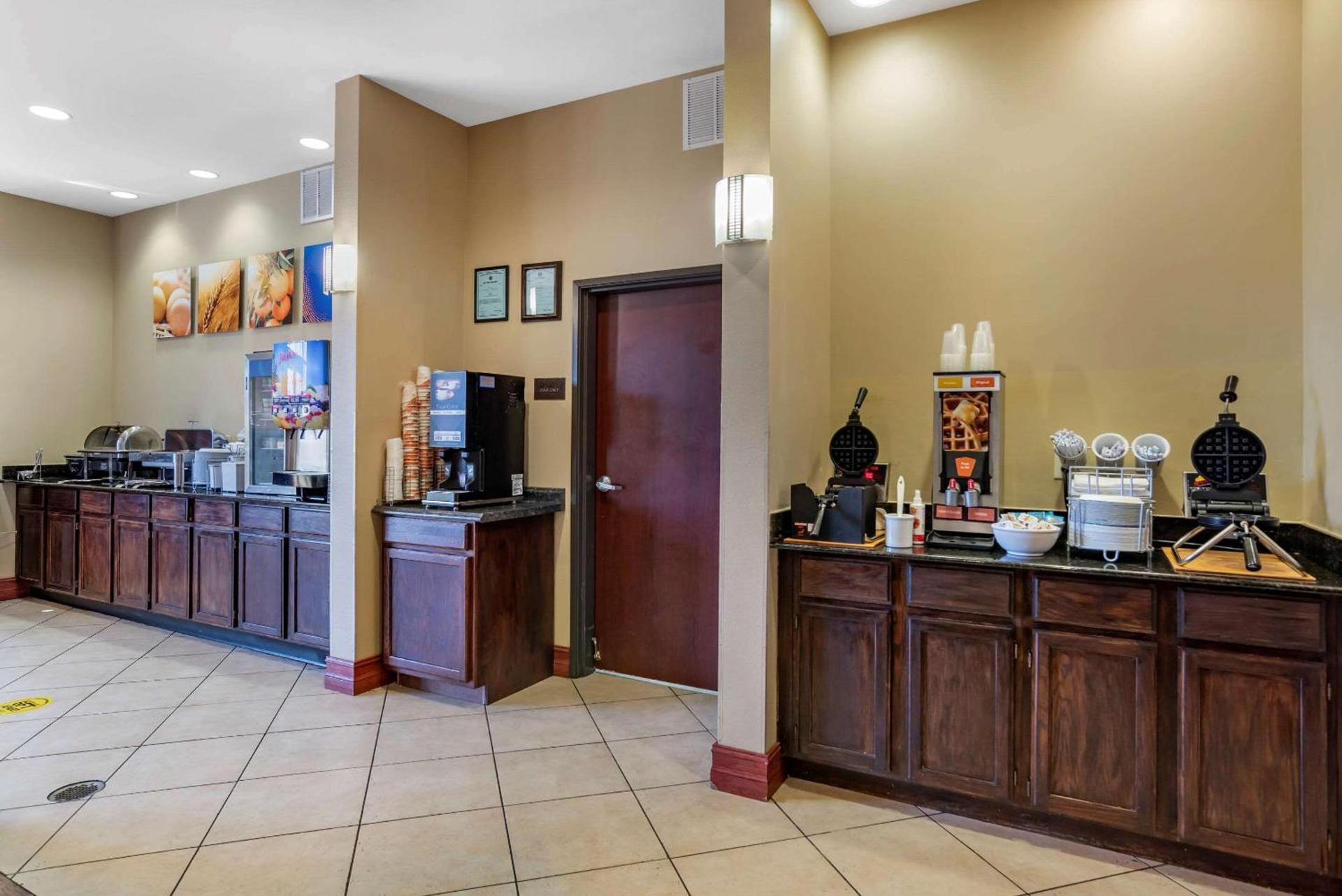 Comfort Suites Airport South photo 31