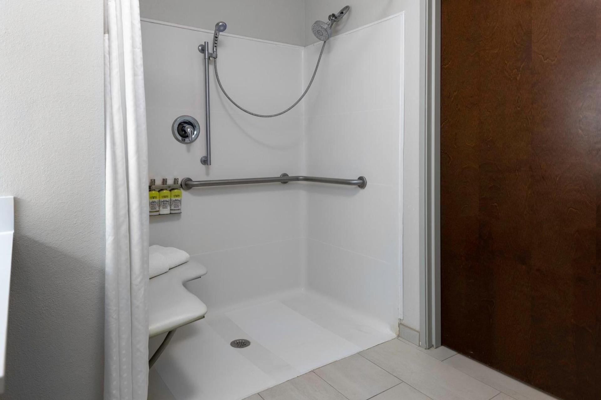 Holiday Inn Express Hotel & Suites Cordele North by IHG photo 20