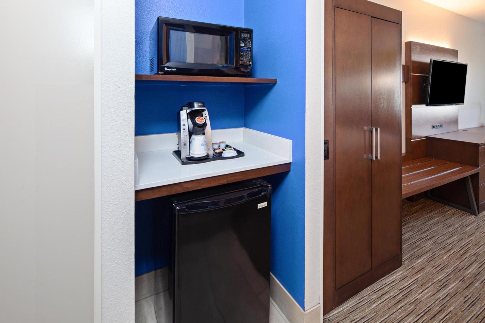 Holiday Inn Express & Suites Rancho Mirage - Palm Spgs Area by IHG photo 5