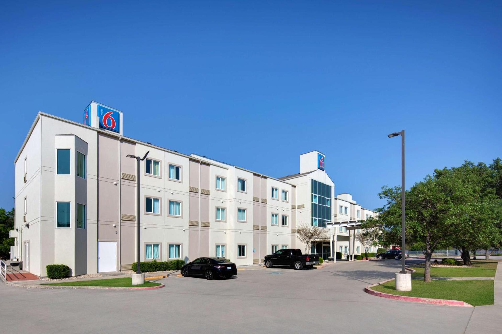 Baymont by Wyndham San Antonio Airport photo 4