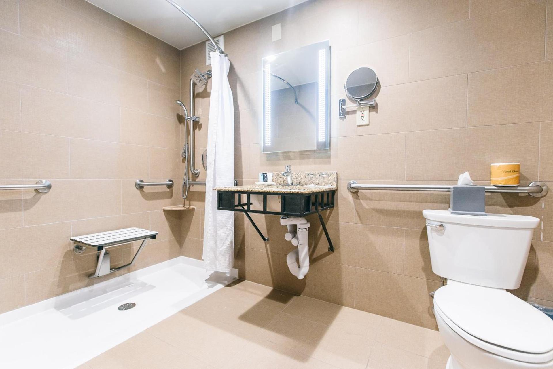 Crowne Plaza Hotel Harrisburg-Hershey by IHG photo 19