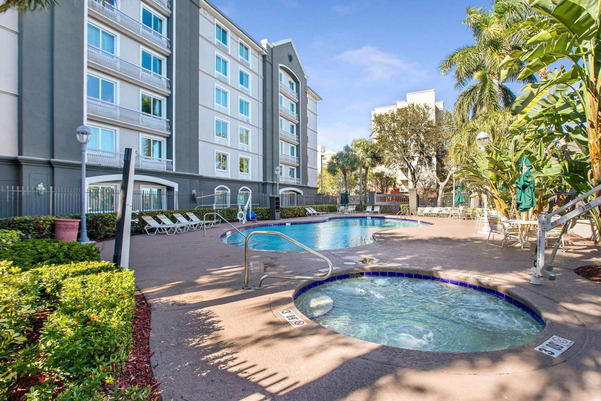 La Quinta by Wyndham Ft. Lauderdale Airport photo 2