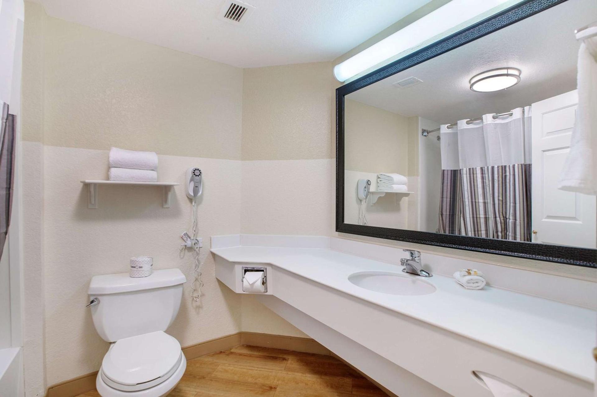 La Quinta by Wyndham Ft. Lauderdale Airport photo 20