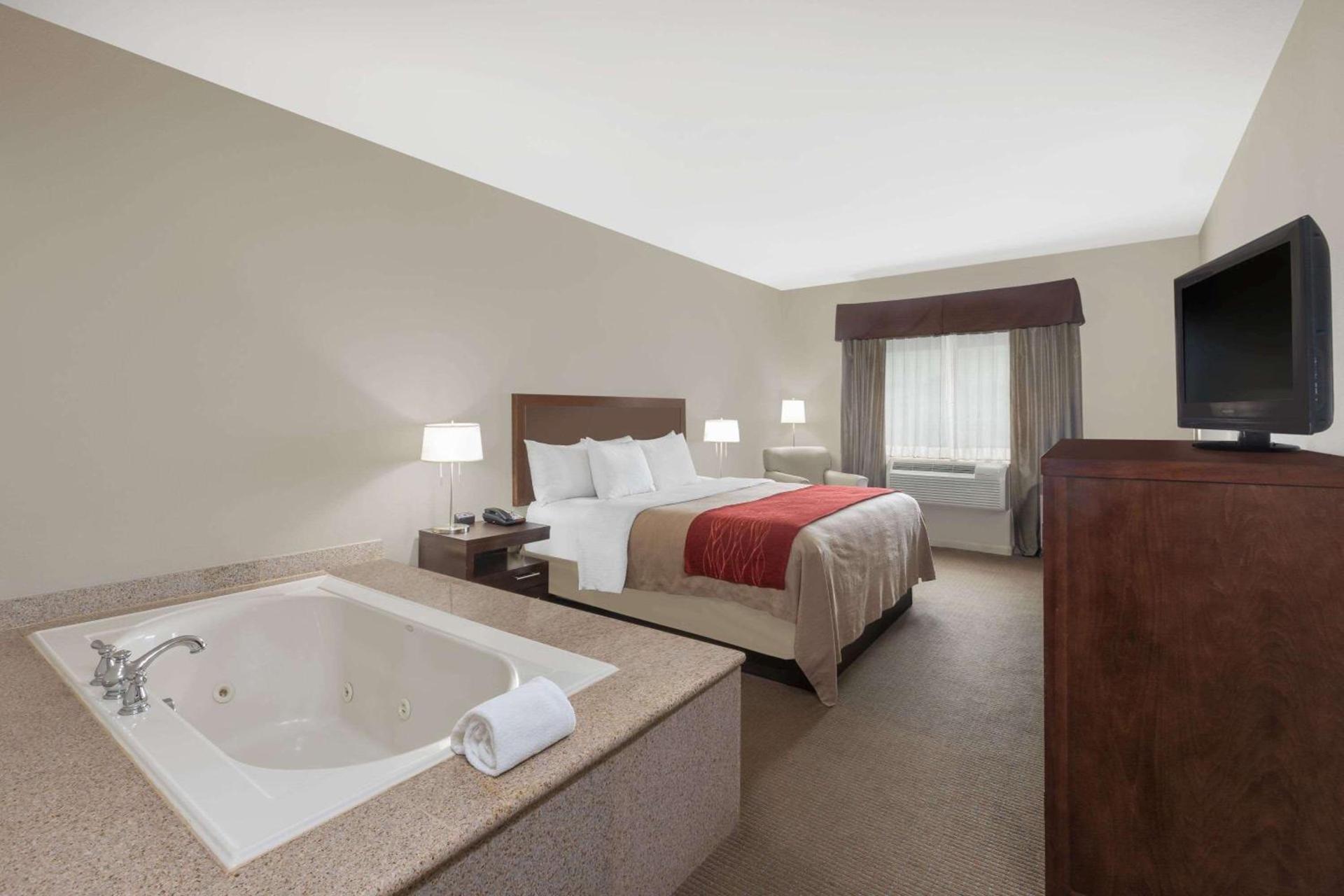 Baymont by Wyndham Columbus photo 16
