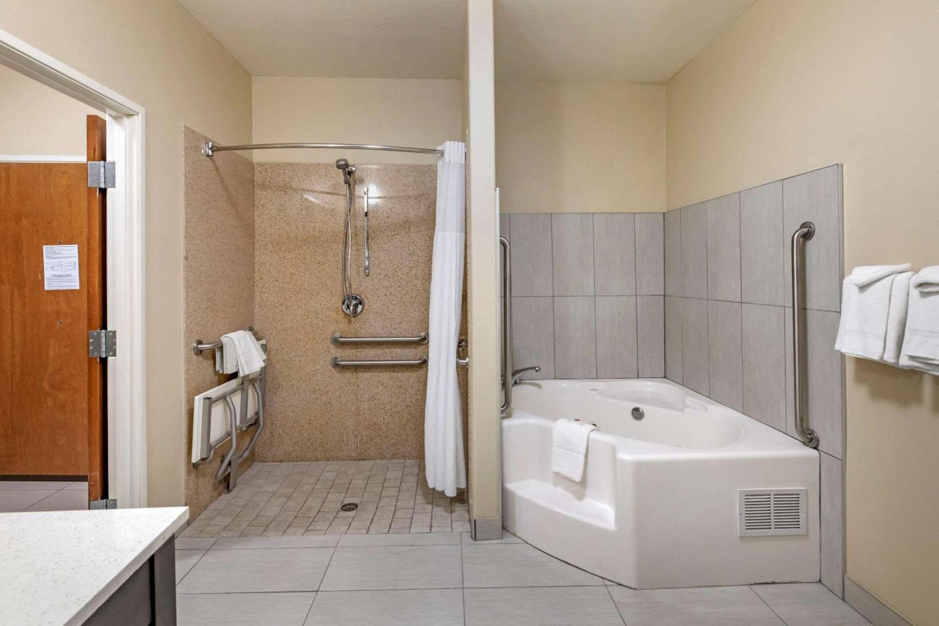 Comfort Inn & Suites Lubbock West photo 18