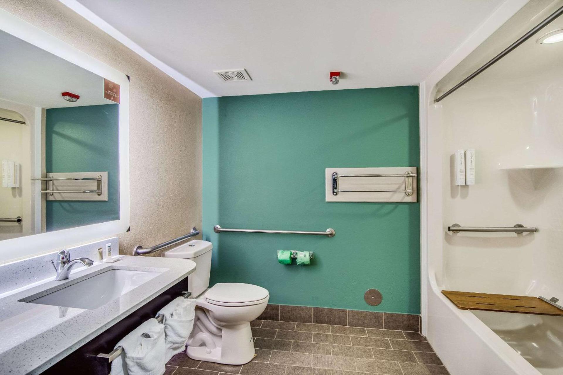Clarion Pointe Wake Forest - Raleigh North photo 11