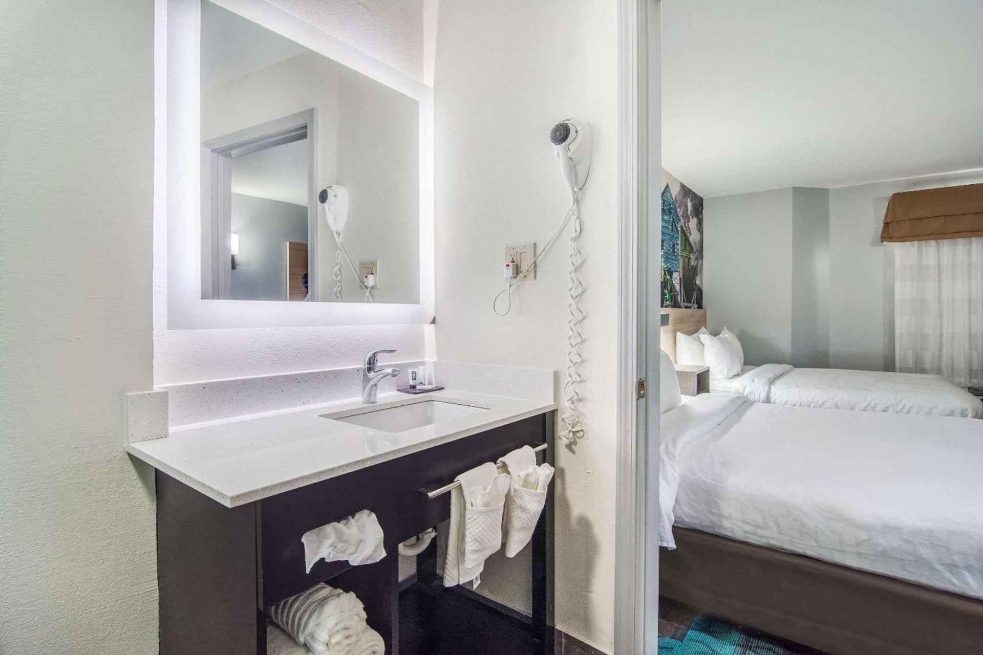 Clarion Pointe Wake Forest - Raleigh North photo 16