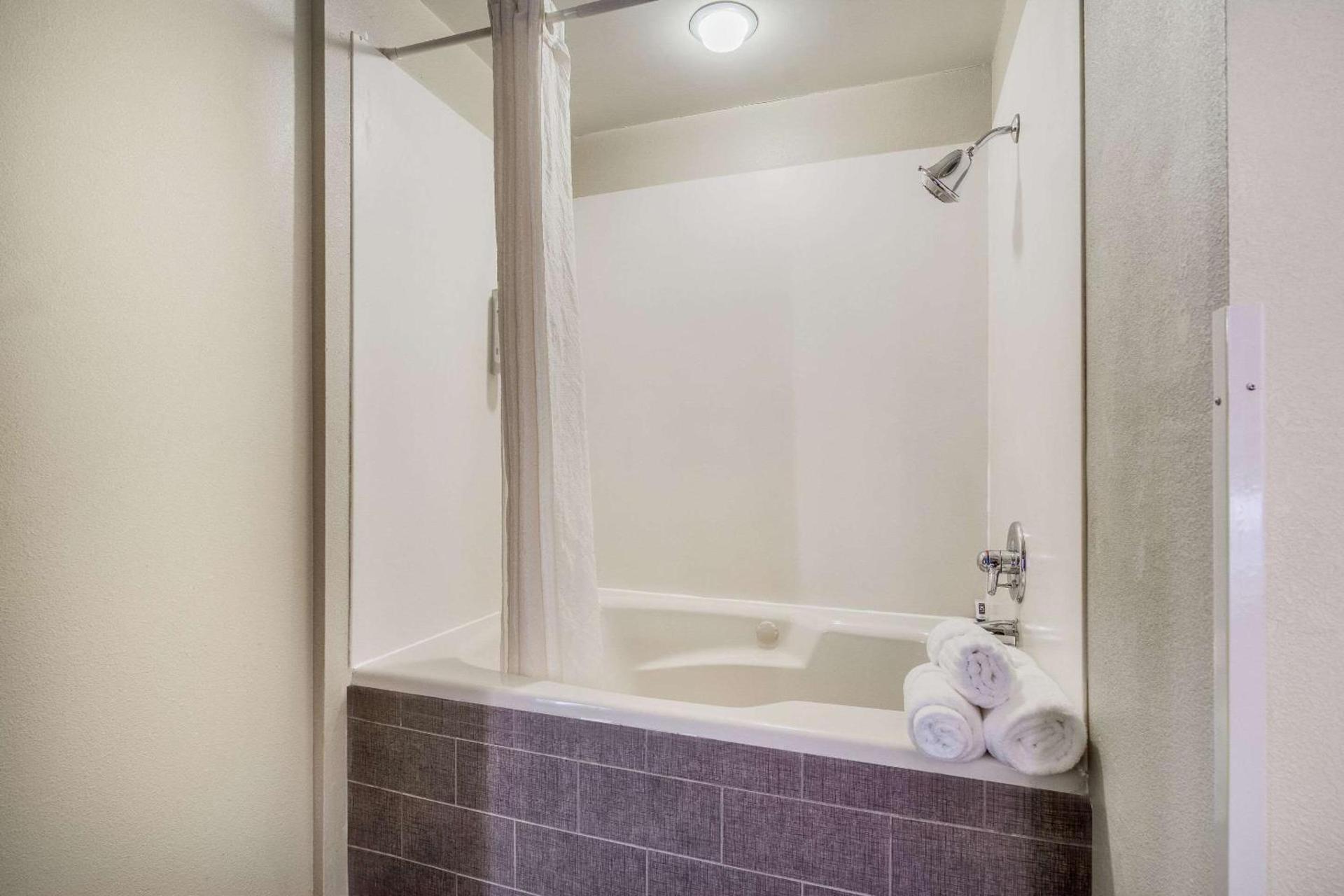 Clarion Pointe Wake Forest - Raleigh North photo 21