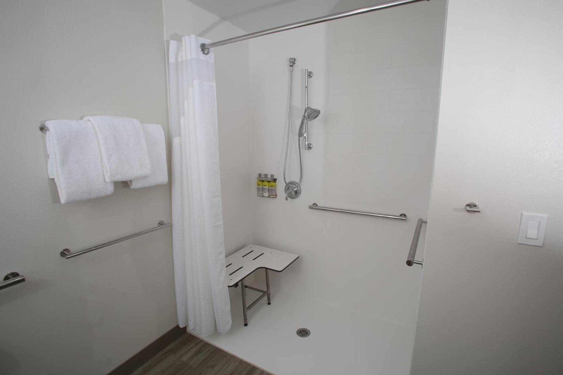 Holiday Inn Omaha Downtown - Waterpark by IHG photo 9