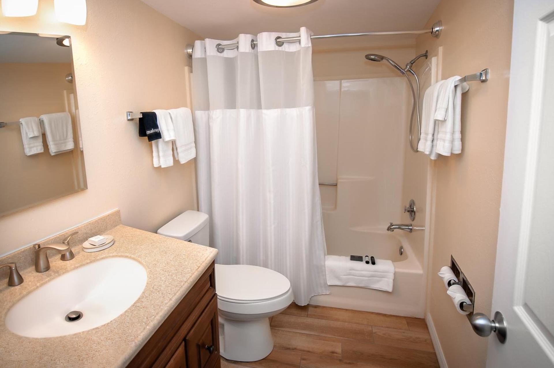 Cedar Cove Resort & Cottages photo 40