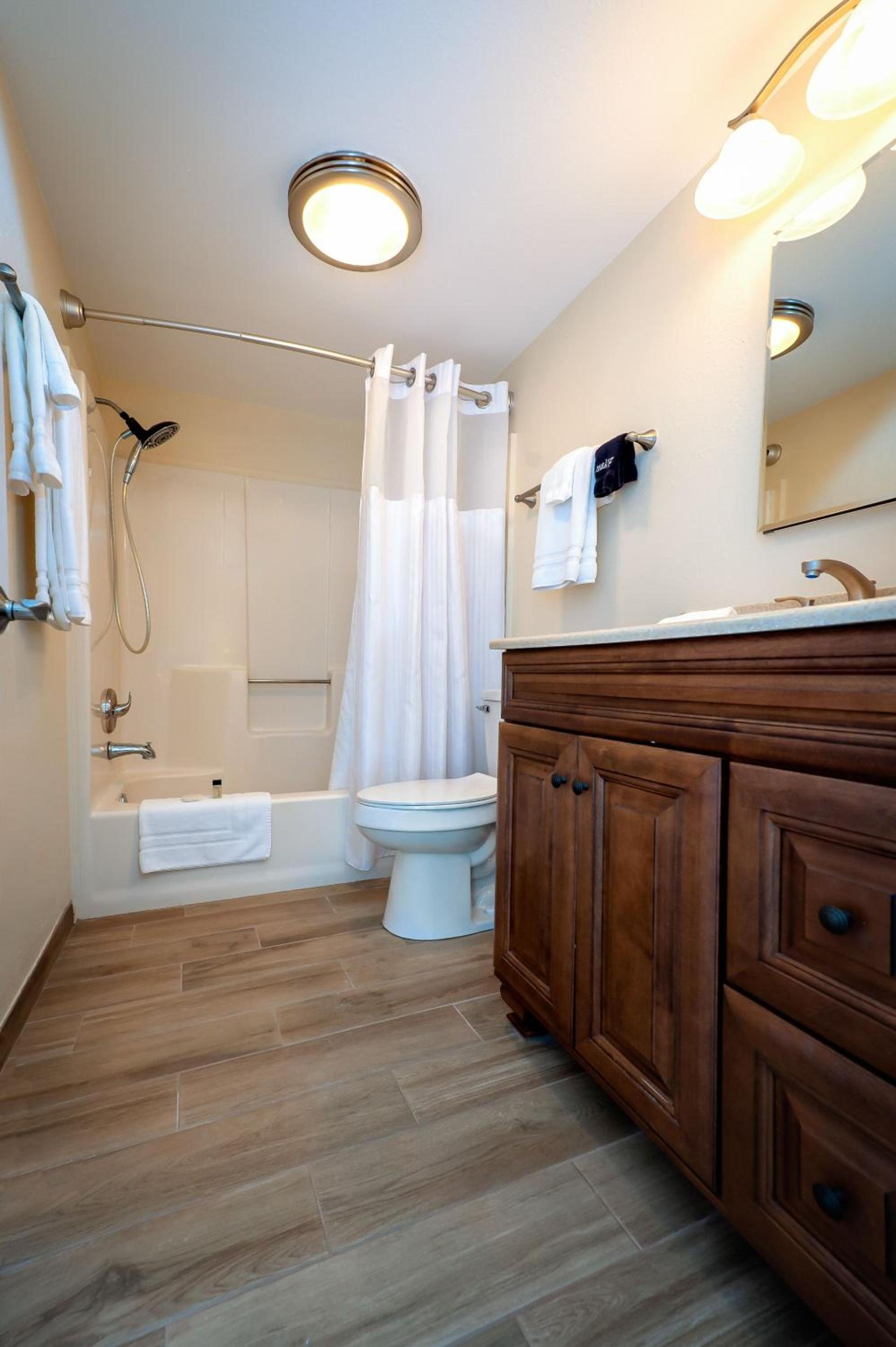 Cedar Cove Resort & Cottages photo 52