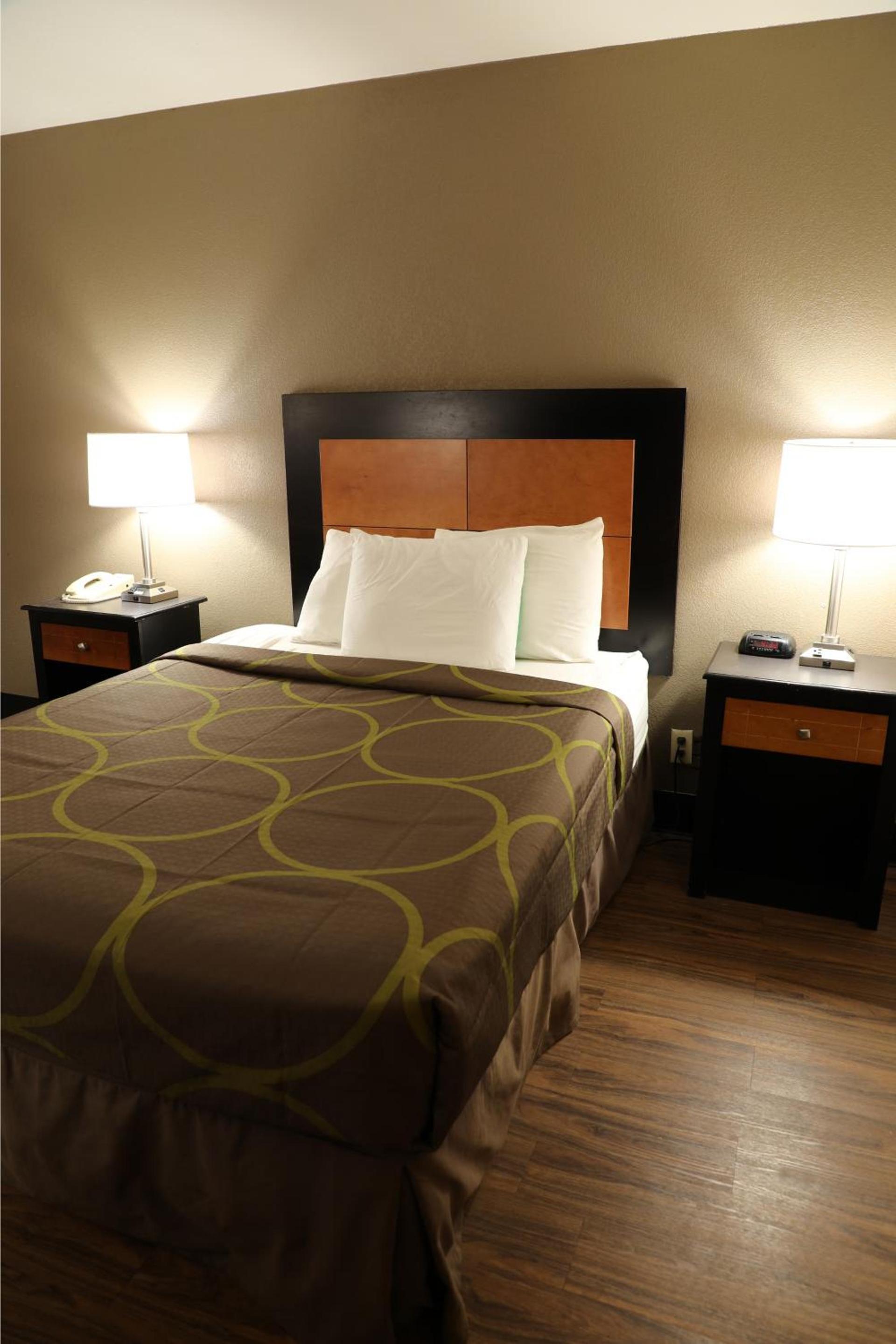 Econo Inn photo 9