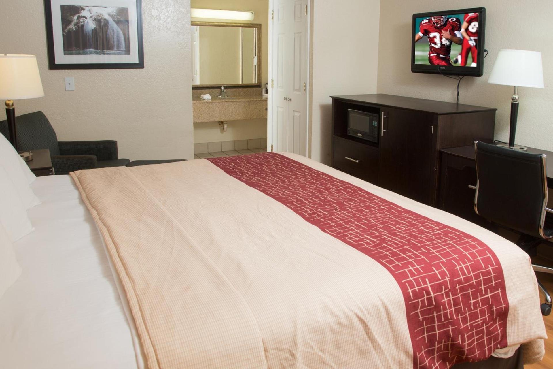 Red Roof Inn Ardmore photo 16