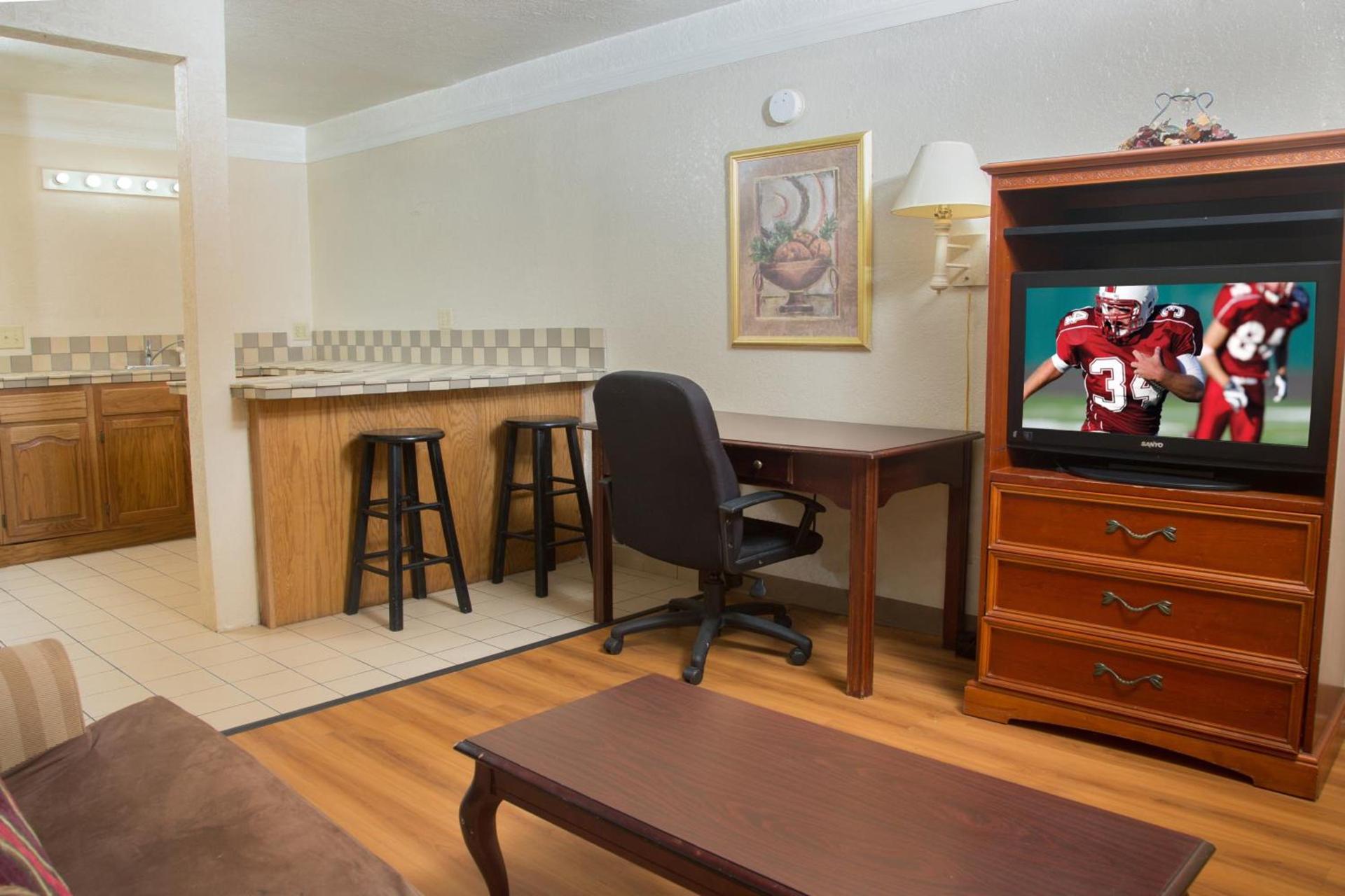 Red Roof Inn Ardmore photo 17