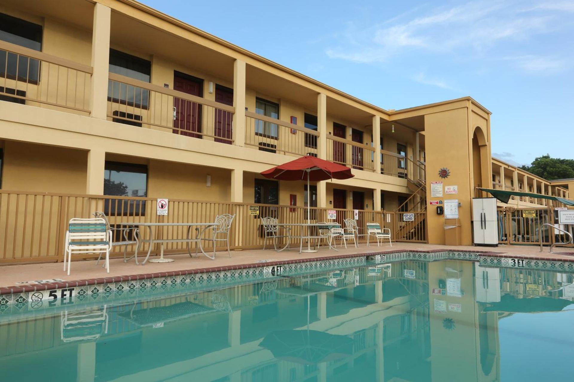 Red Roof Inn Ardmore photo 4