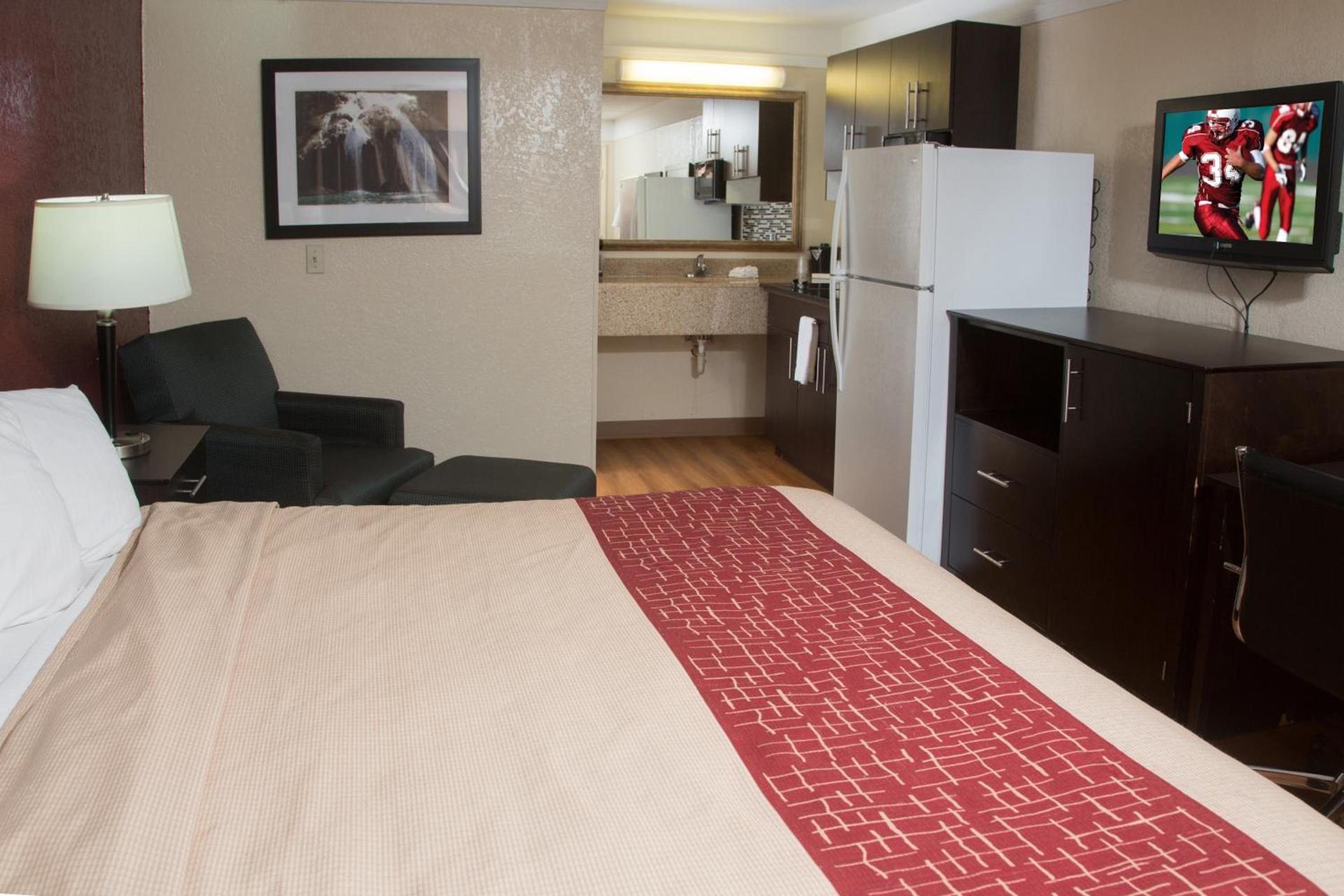 Red Roof Inn Ardmore photo 14