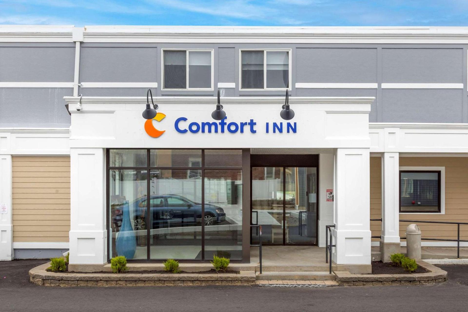 Comfort Inn Hyannis - Cape Cod photo 2