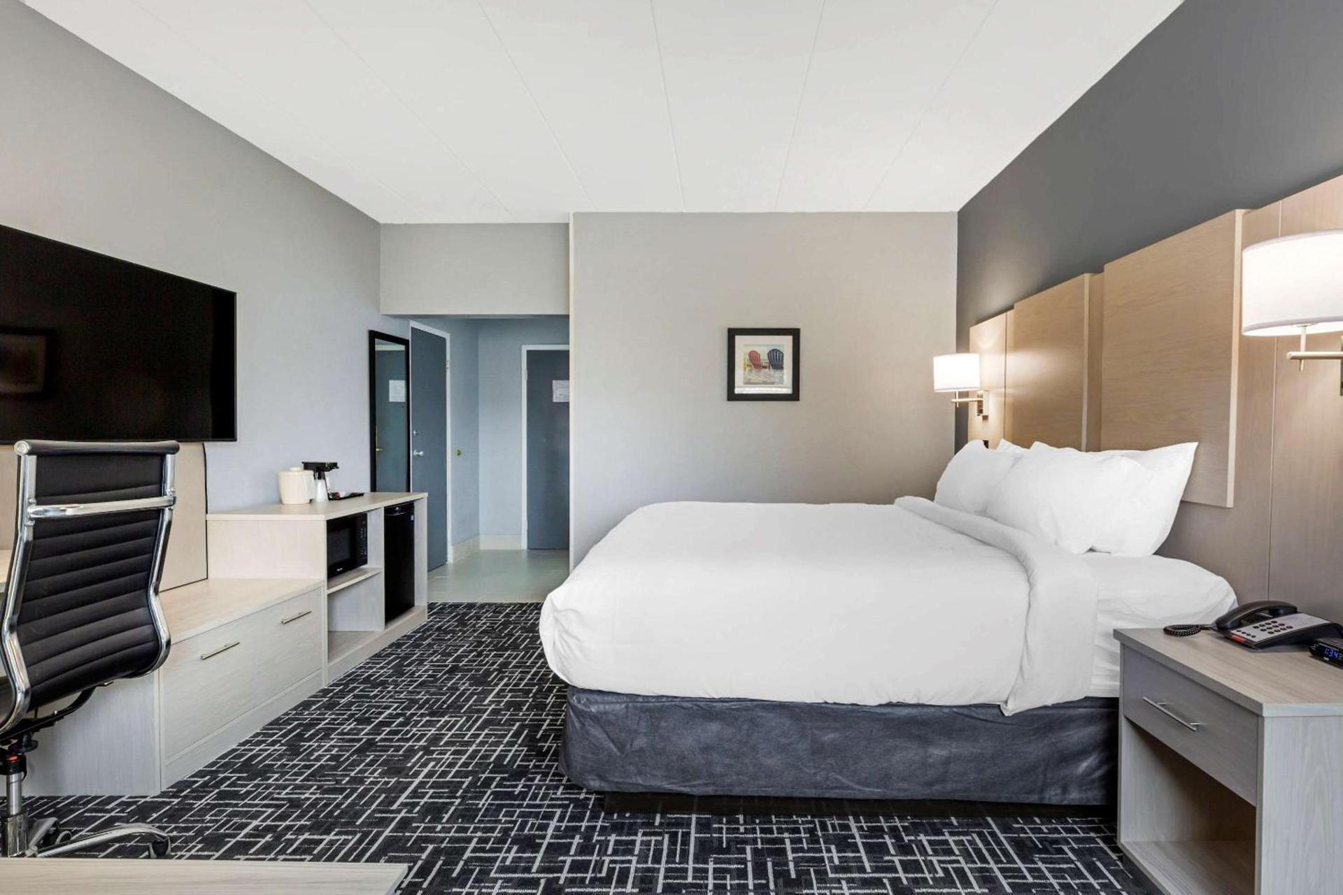 Comfort Inn Hyannis - Cape Cod photo 8