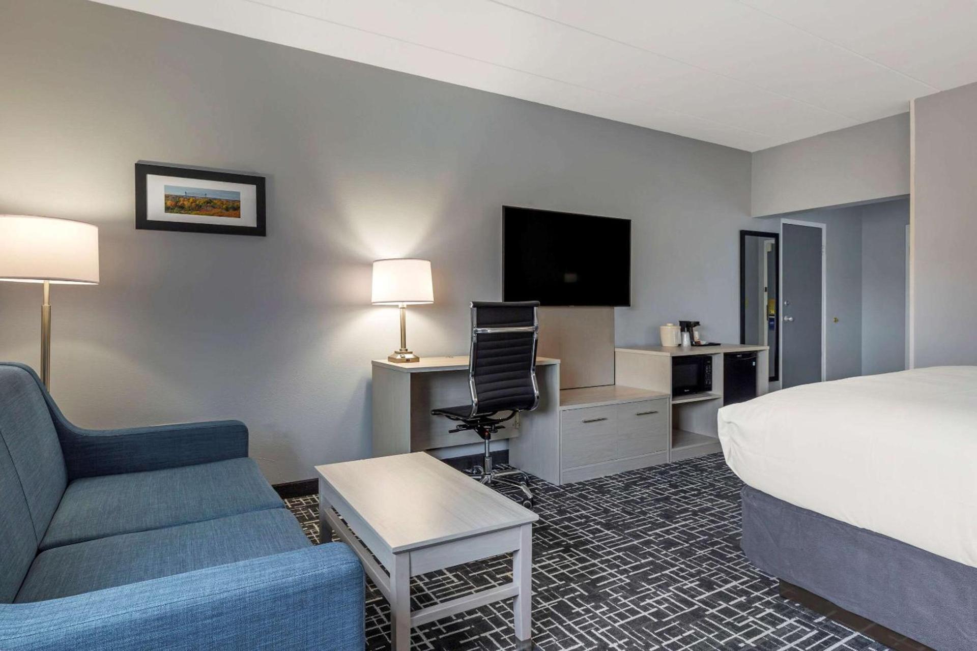 Comfort Inn Hyannis - Cape Cod photo 9