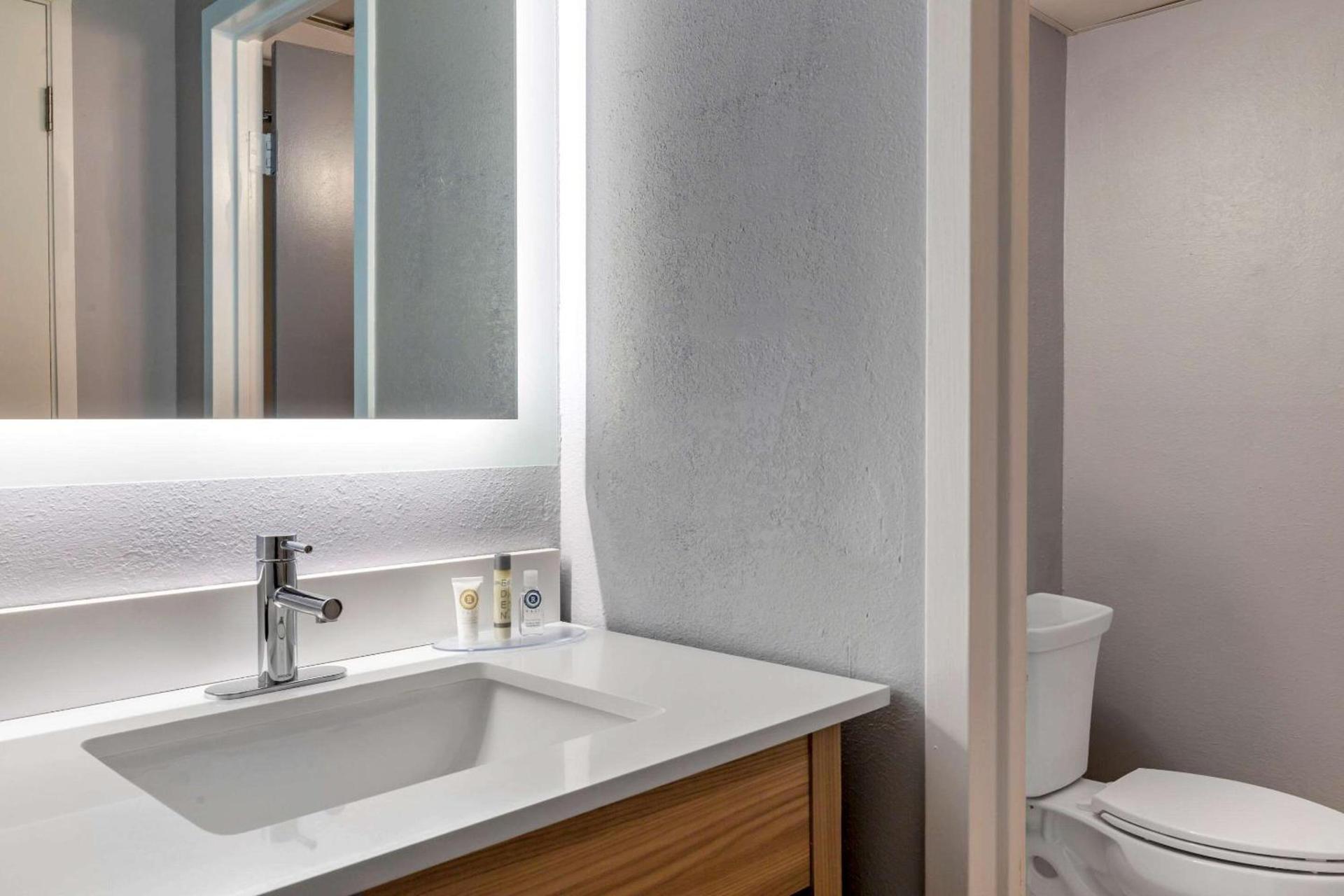Comfort Inn Hyannis - Cape Cod photo 11