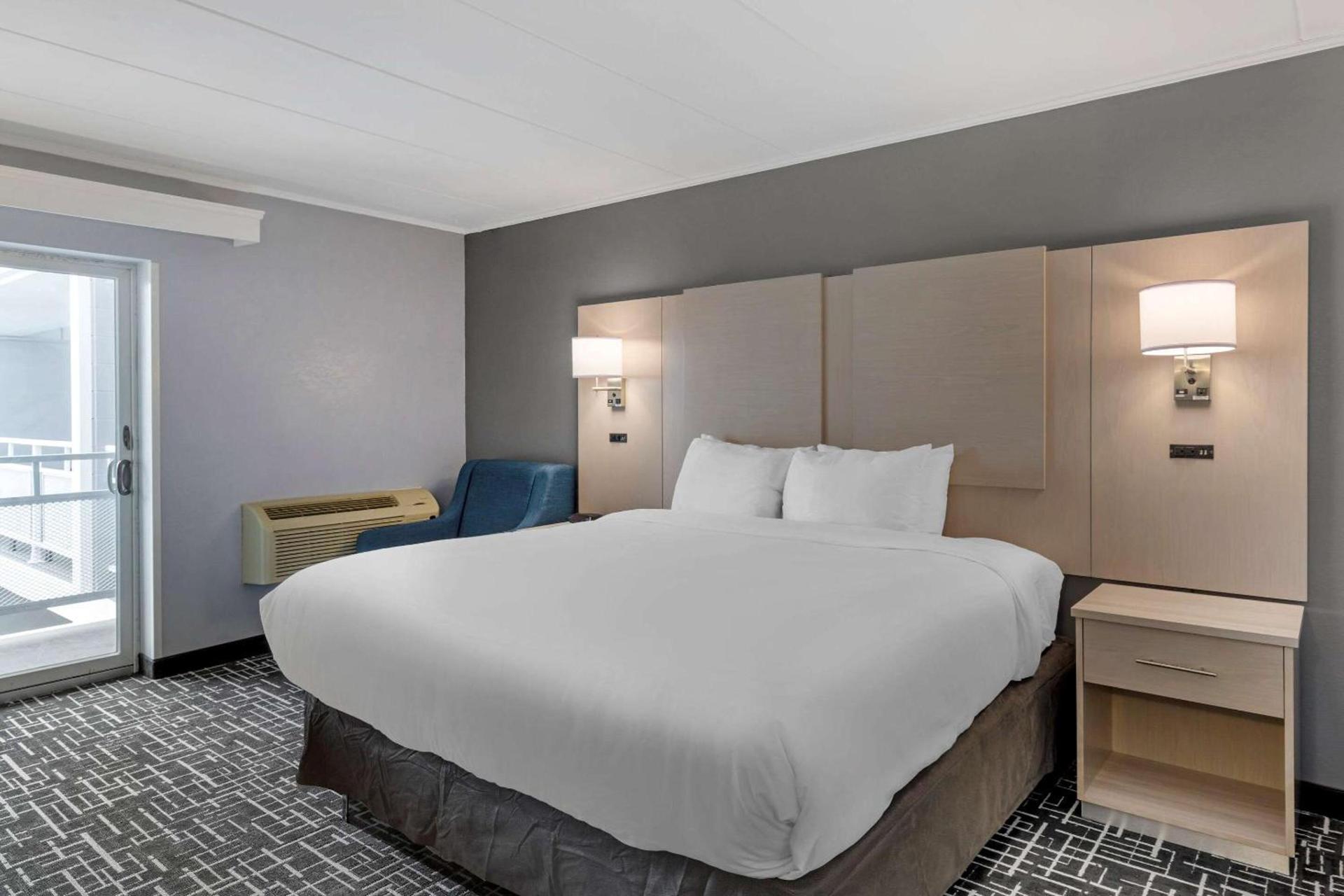 Comfort Inn Hyannis - Cape Cod photo 12