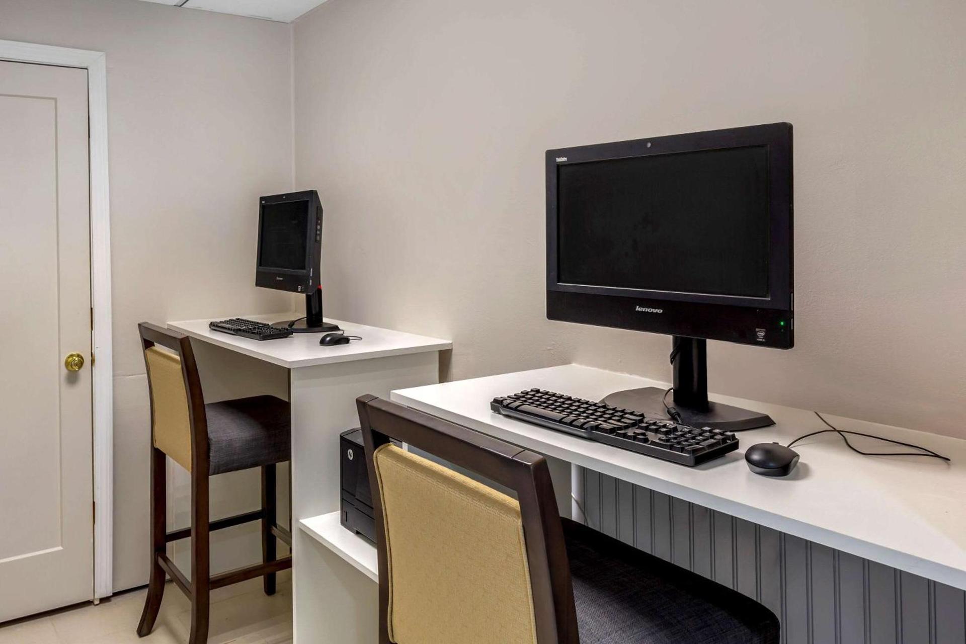 Comfort Inn Hyannis - Cape Cod photo 26