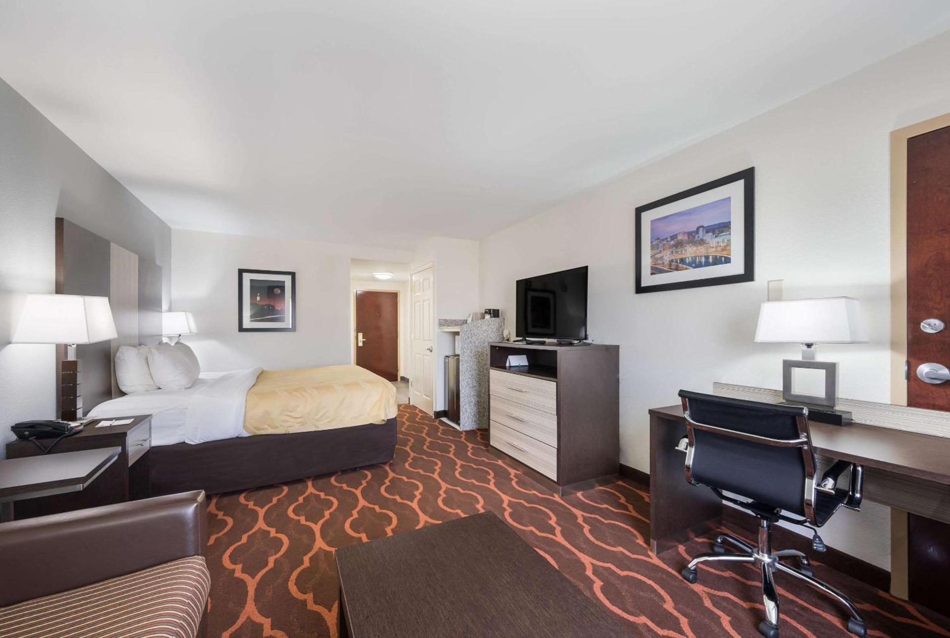 Quality Inn & Suites Huntsville Research Park Area photo 25