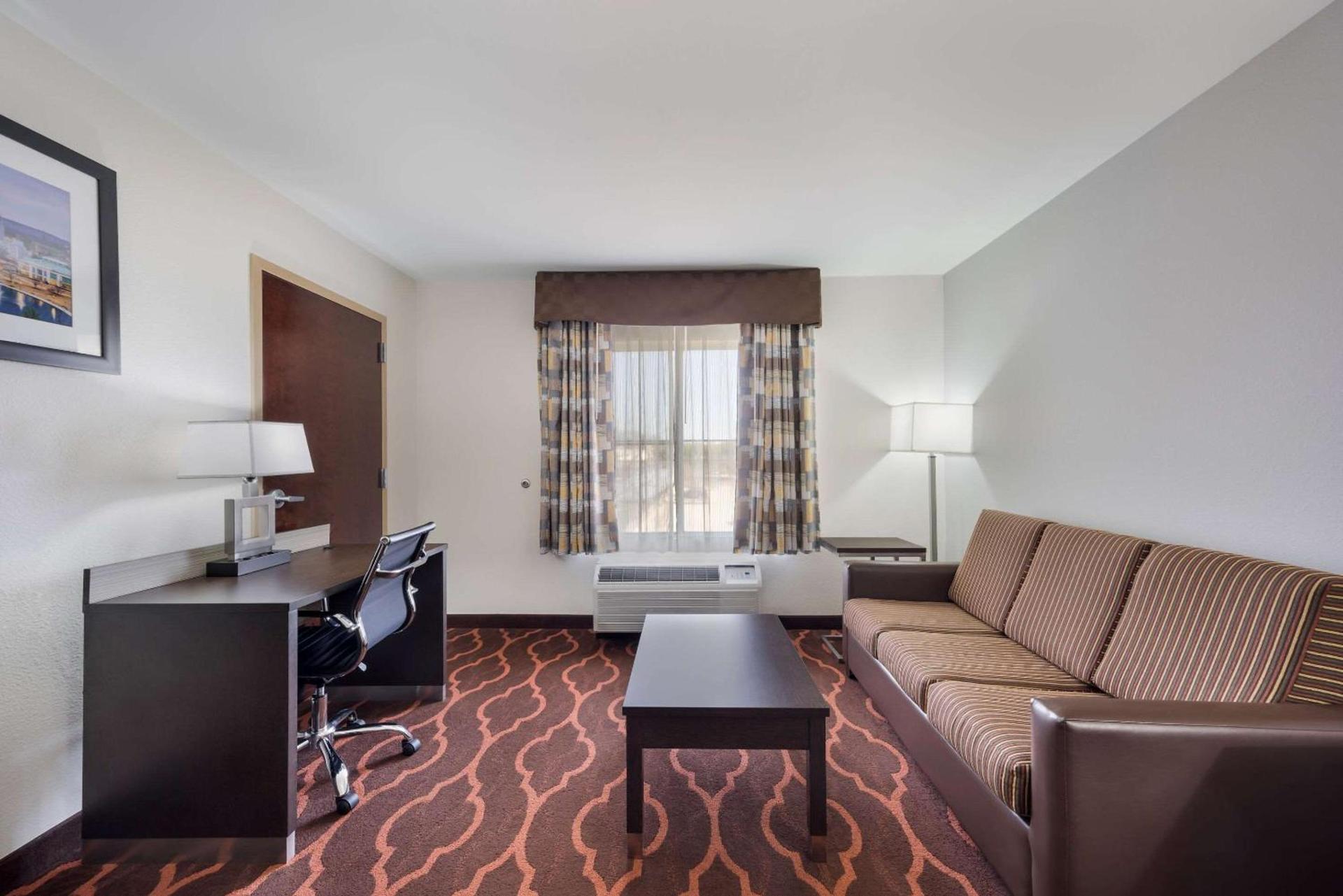 Quality Inn & Suites Huntsville Research Park Area photo 24