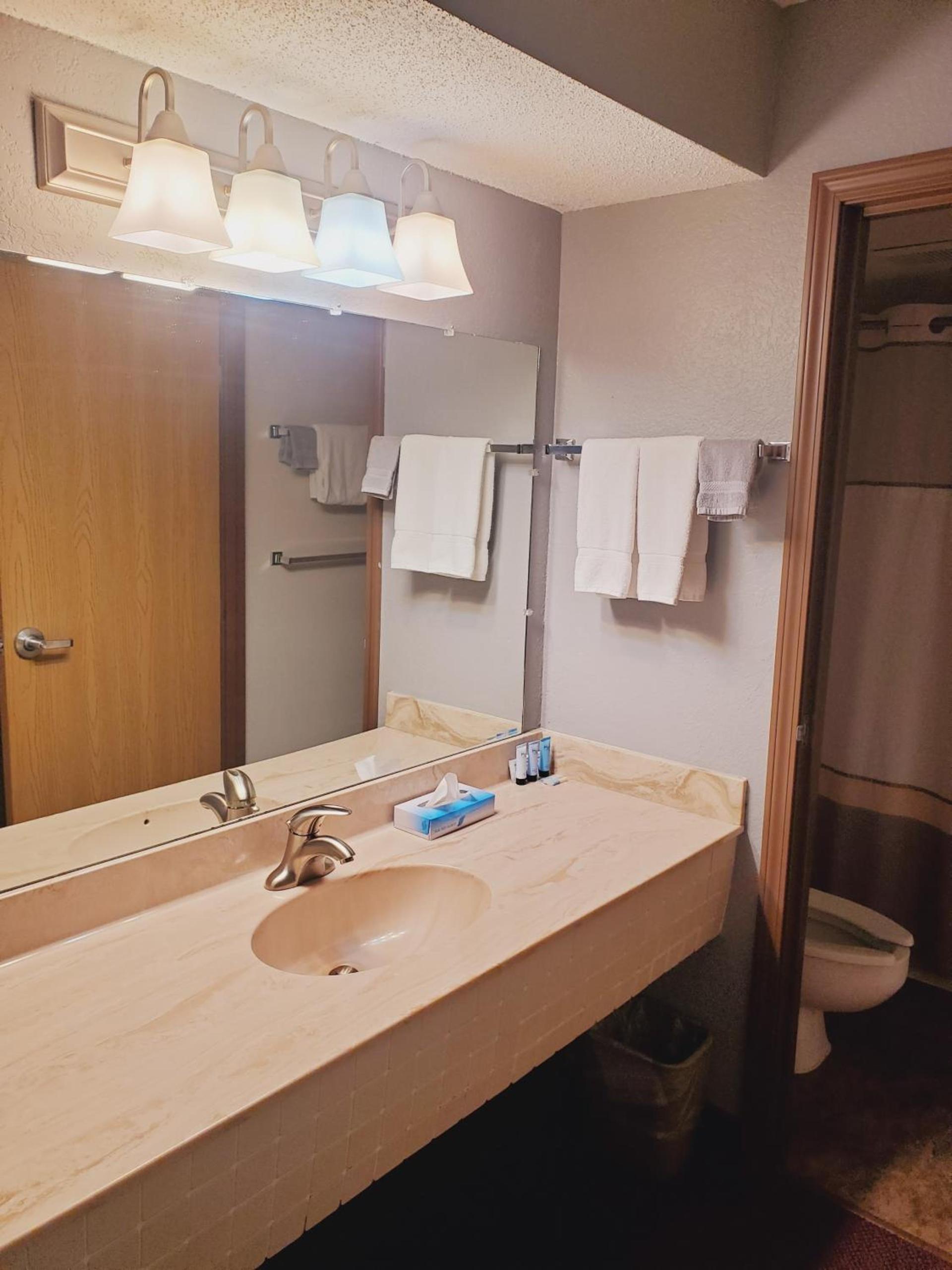 Blackstone Lodge and Suites photo 22