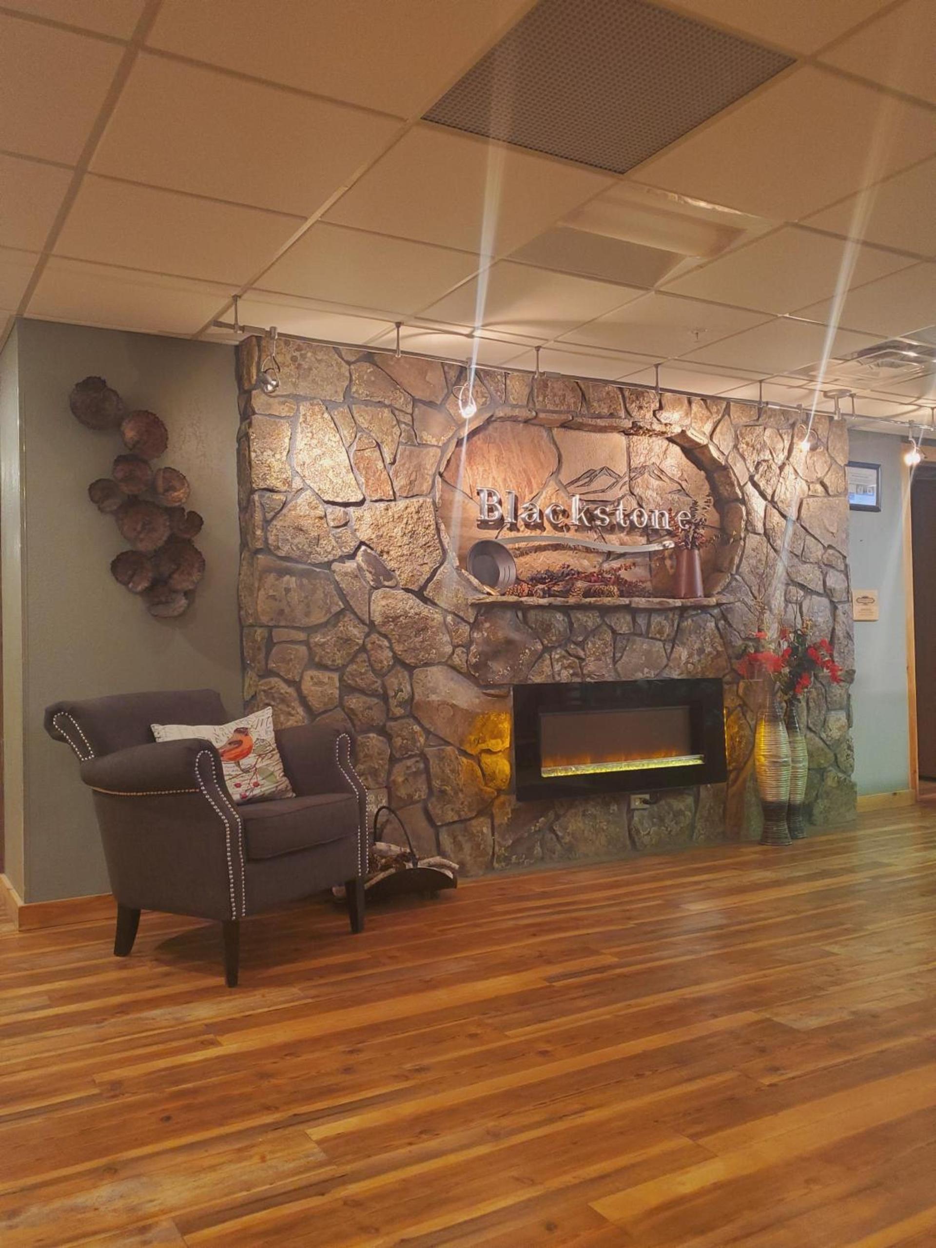 Blackstone Lodge and Suites photo 9