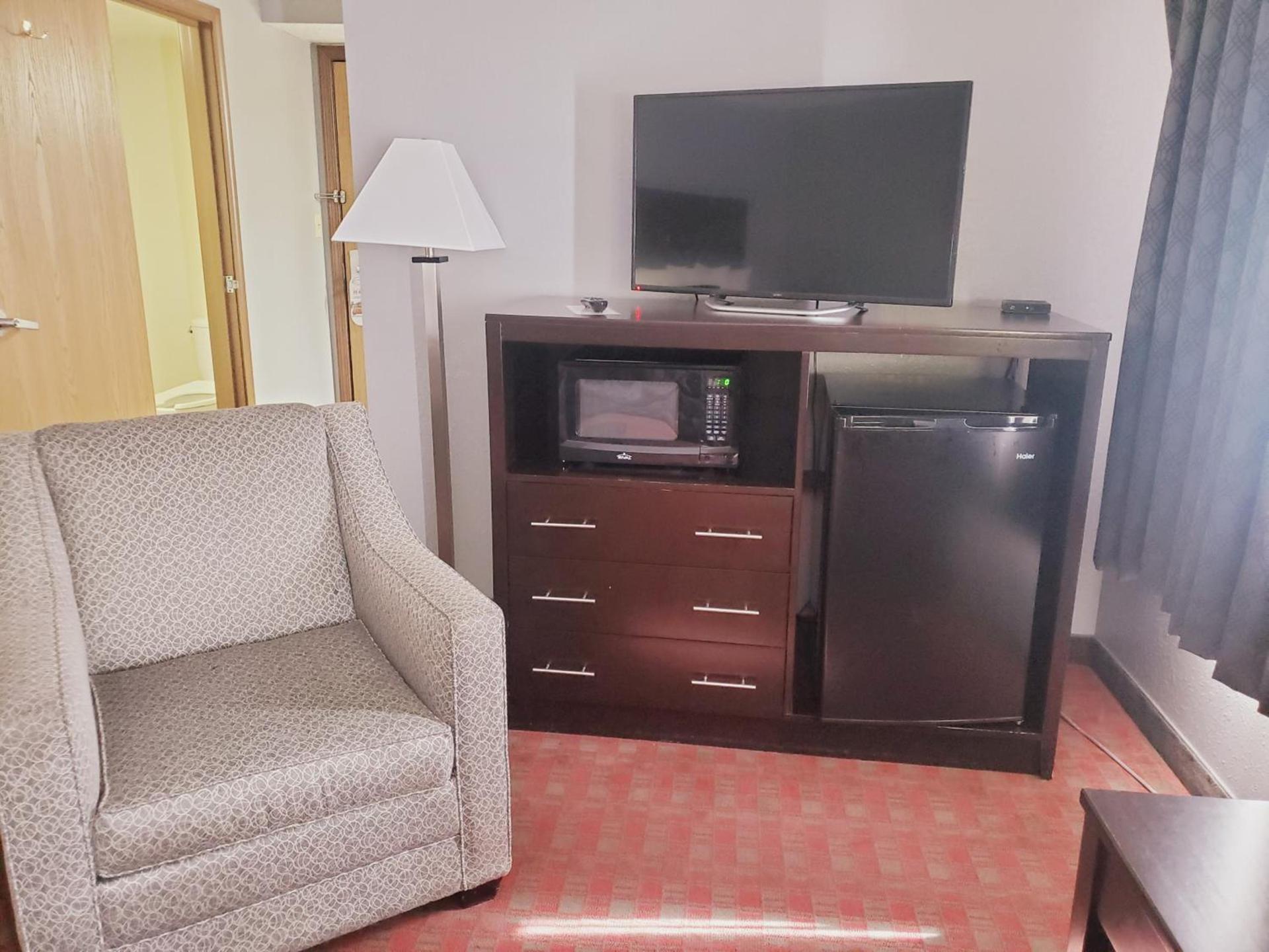 Blackstone Lodge and Suites photo 35