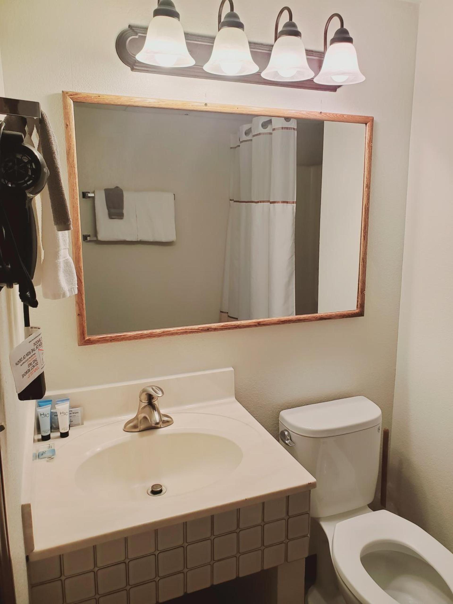 Blackstone Lodge and Suites photo 40
