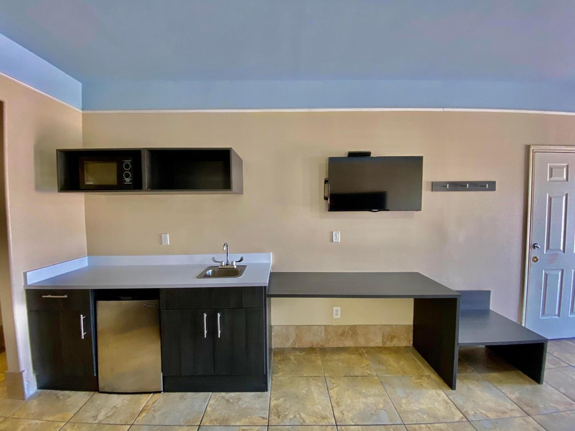 Texas Inn & Suites McAllen at La Plaza Mall and Airport photo 35