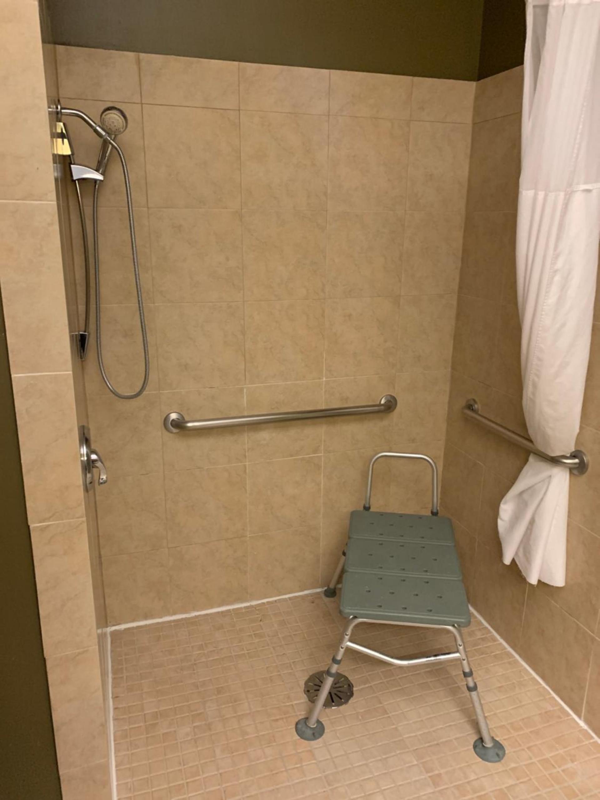 Comfort Inn Crystal Lake - Algonquin photo 32