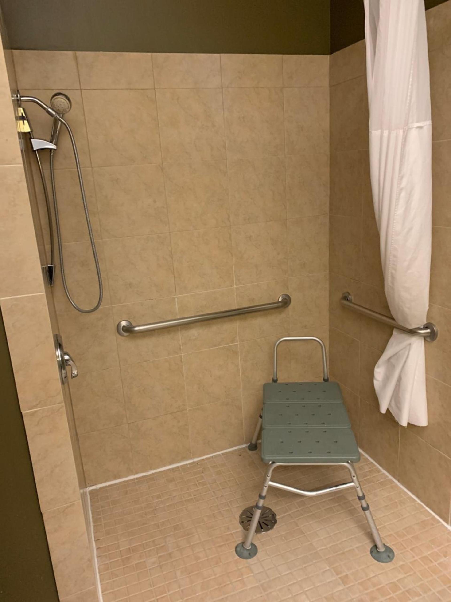 Comfort Inn Crystal Lake - Algonquin photo 34