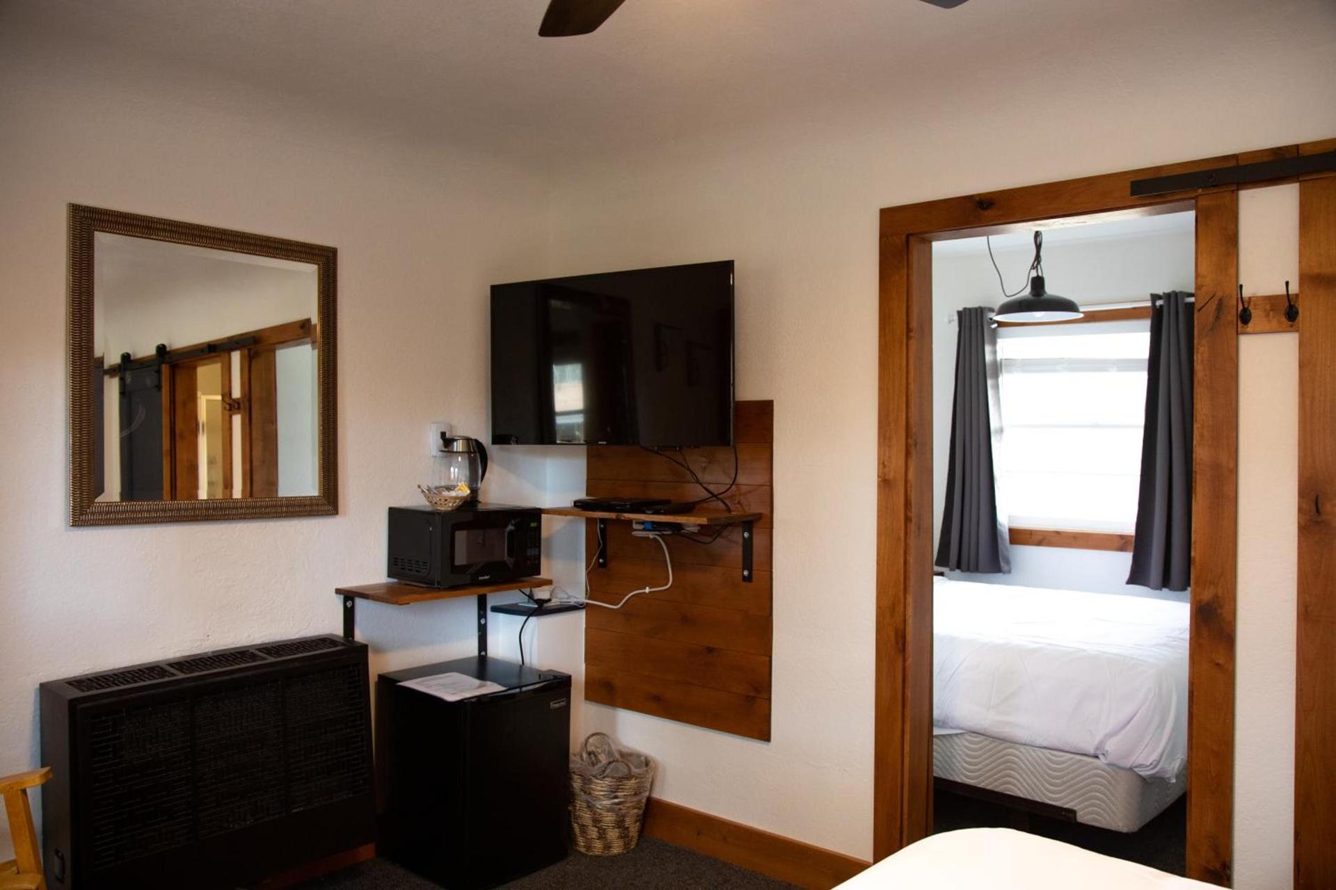The Stranger Lodge - Pet Friendly photo 13