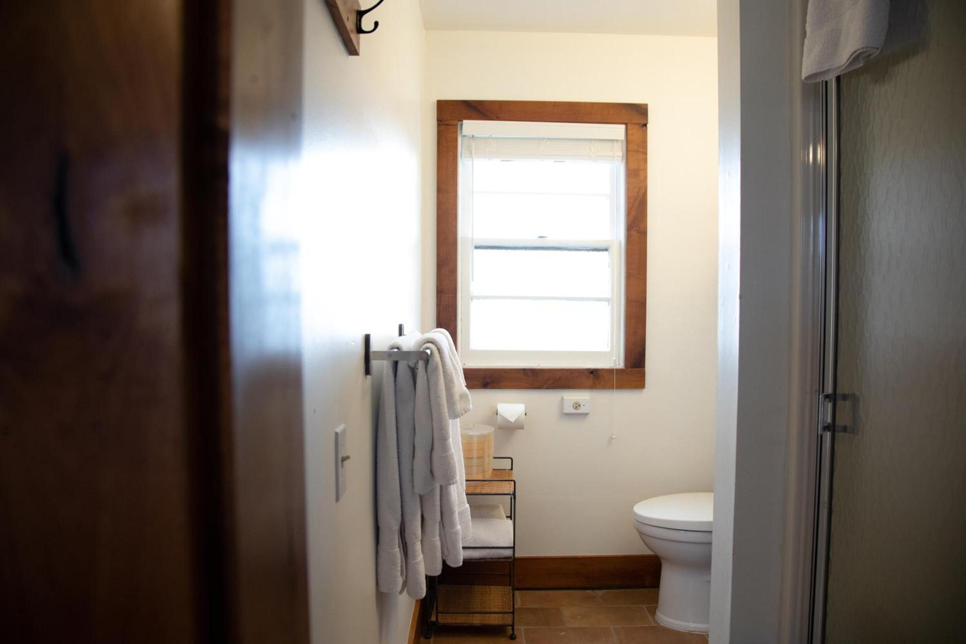 The Stranger Lodge - Pet Friendly photo 15