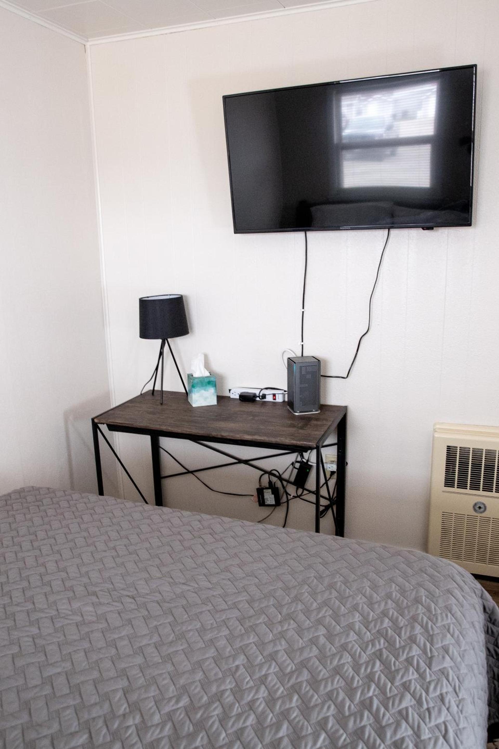 East Side Motel & Cabins photo 48