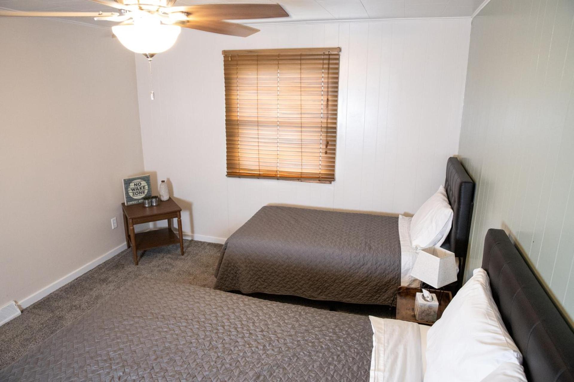 East Side Motel & Cabins photo 64