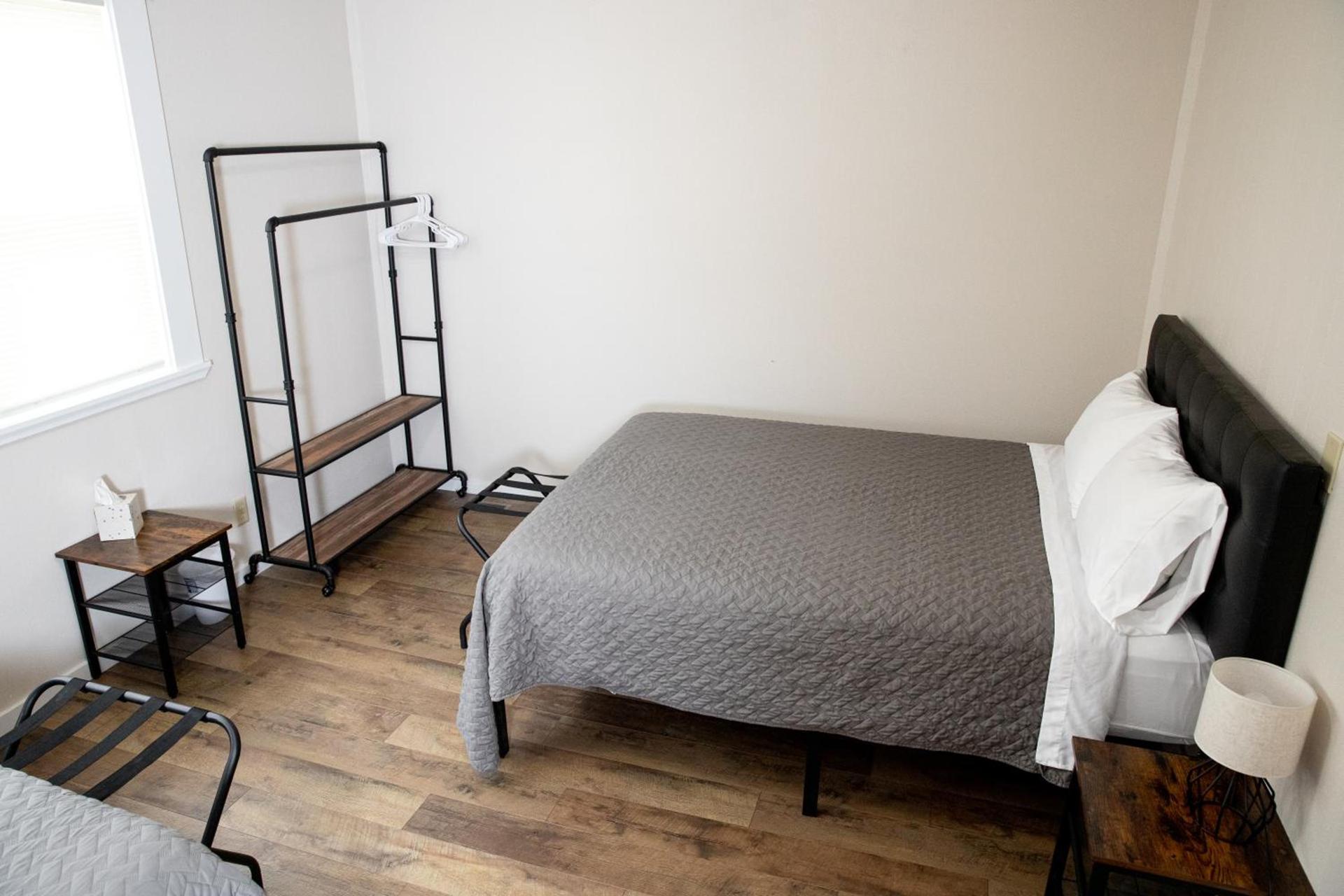 East Side Motel & Cabins photo 39