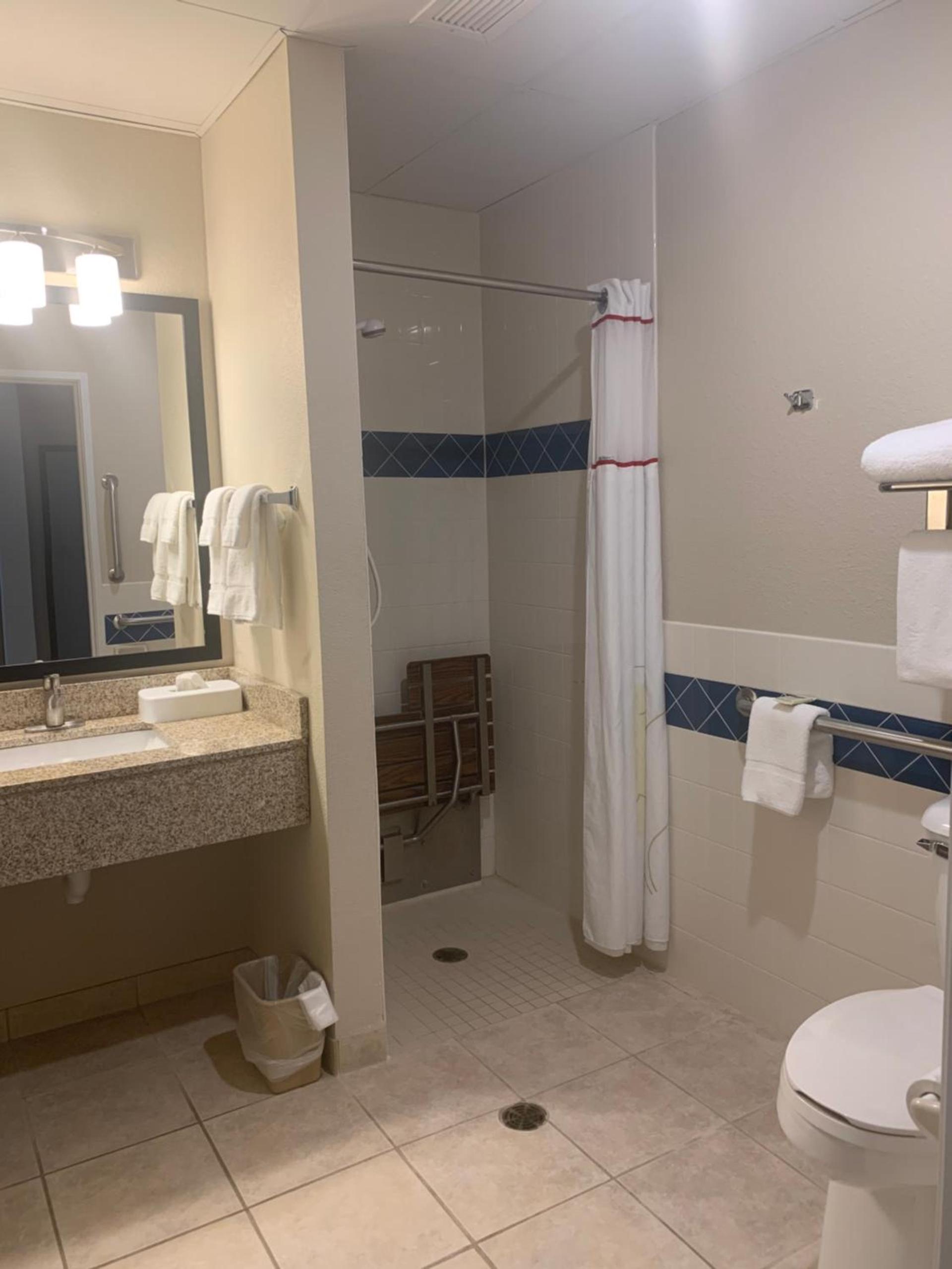 Cobblestone Suites - Oshkosh photo 25
