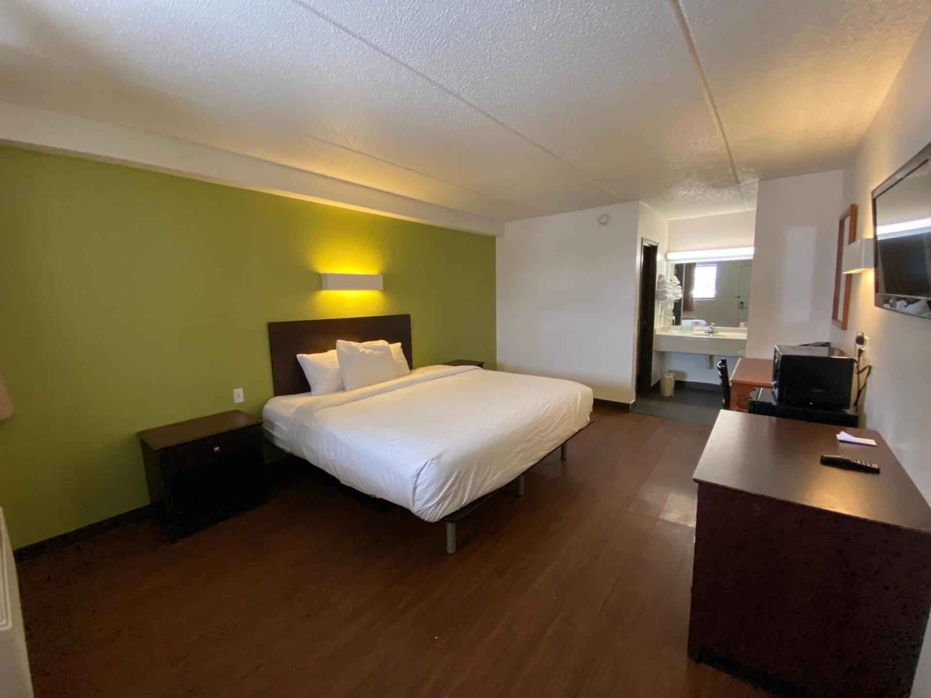 Skylight Inn Willoughby - Cleveland Mentor photo 16