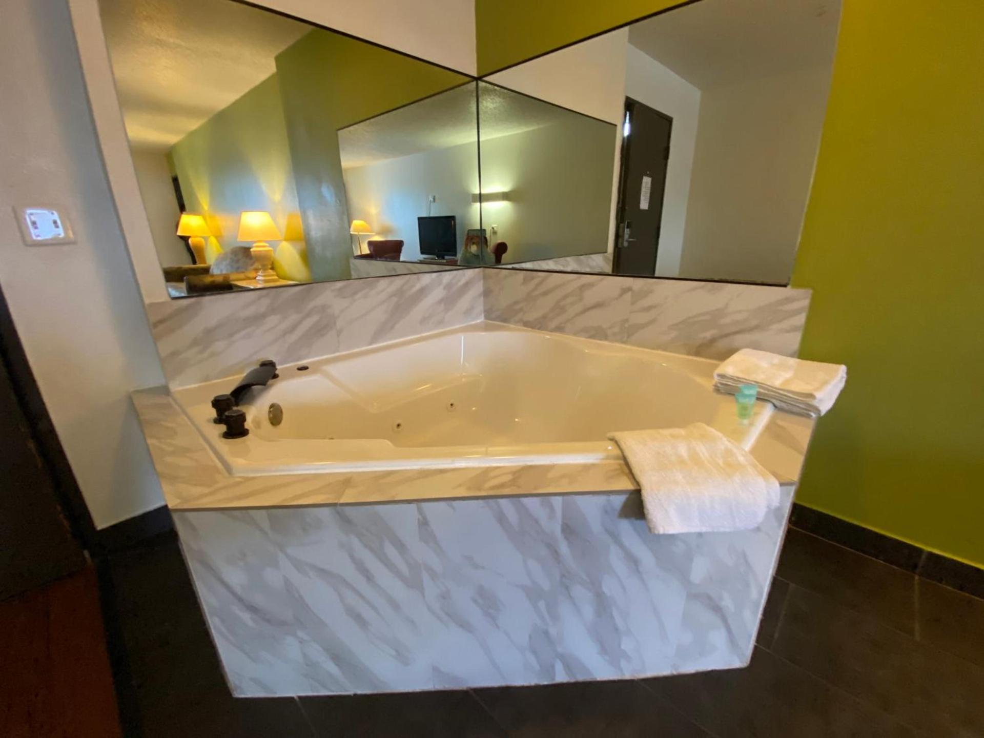 Skylight Inn Willoughby - Cleveland Mentor photo 17