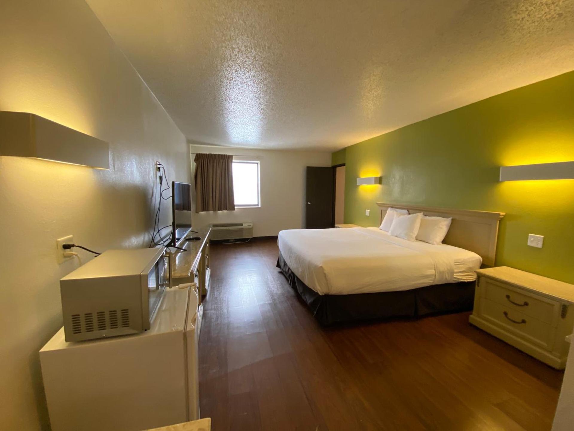 Skylight Inn Willoughby - Cleveland Mentor photo 21