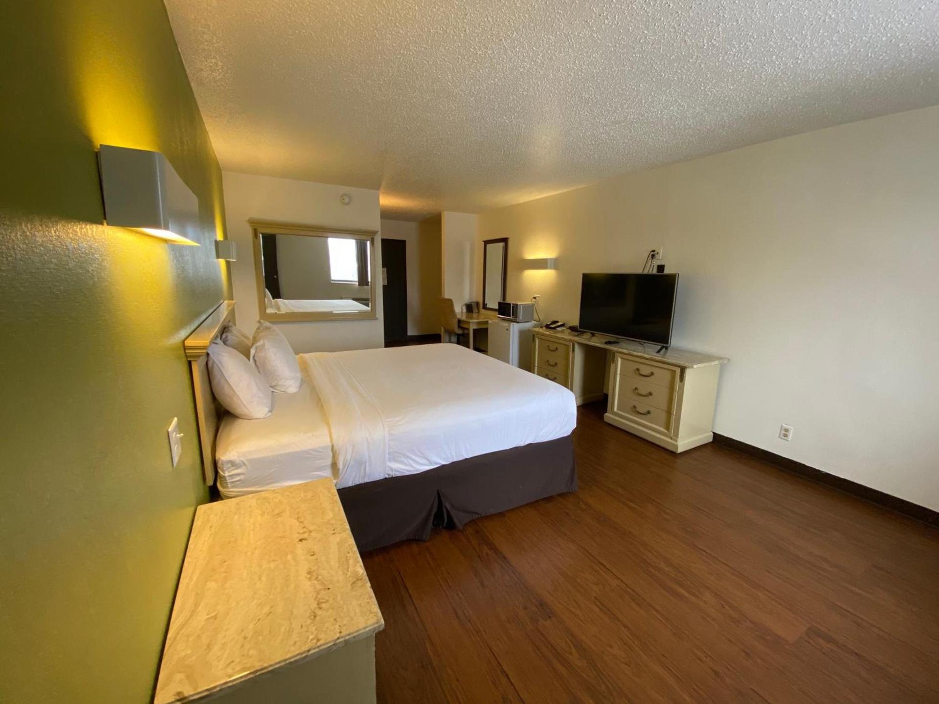 Skylight Inn Willoughby - Cleveland Mentor photo 20