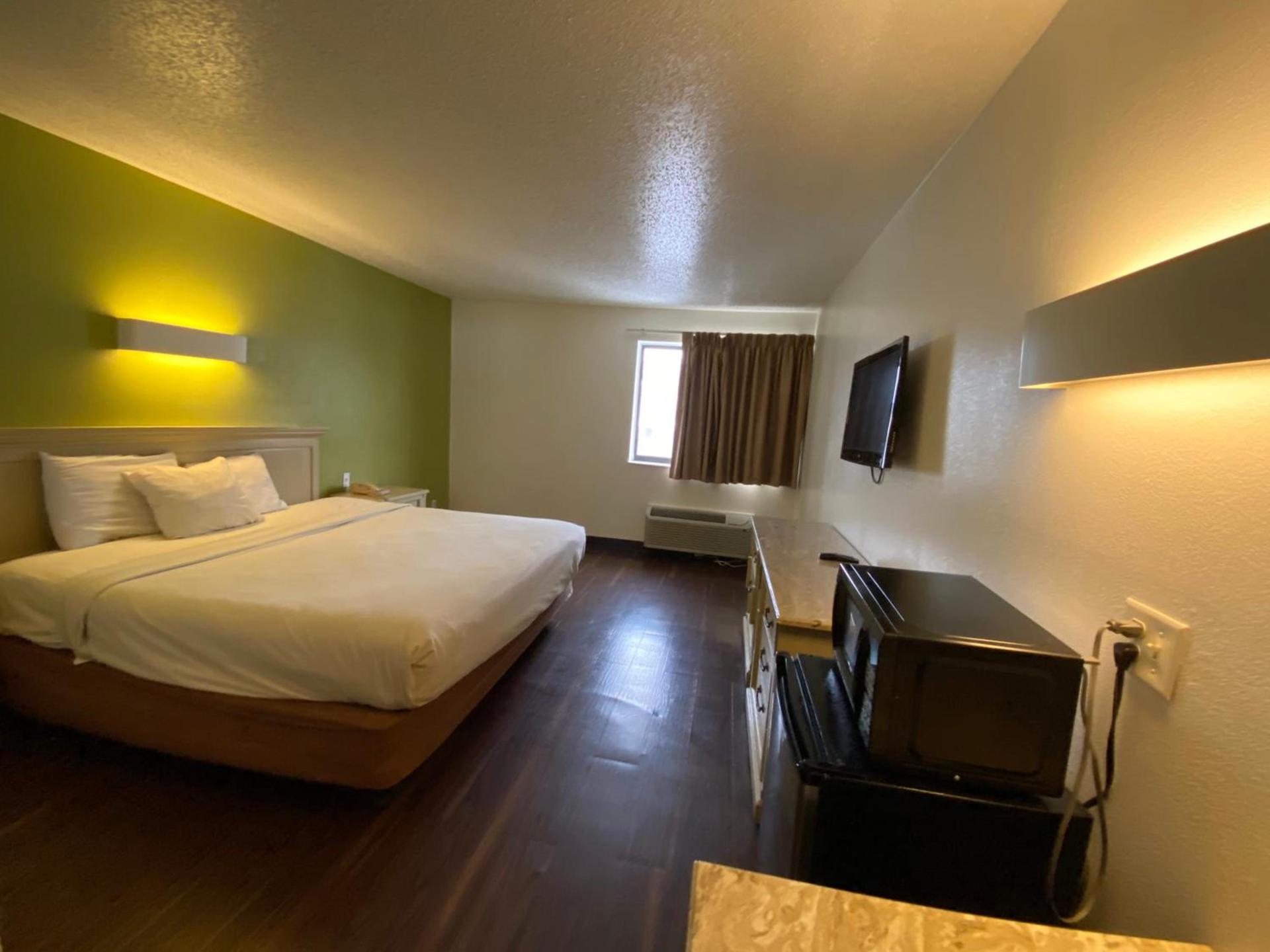 Skylight Inn Willoughby - Cleveland Mentor photo 24