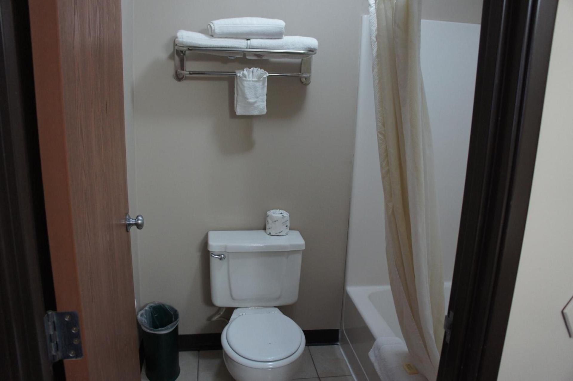 Coratel Inn and Suites Maple Grove photo 63