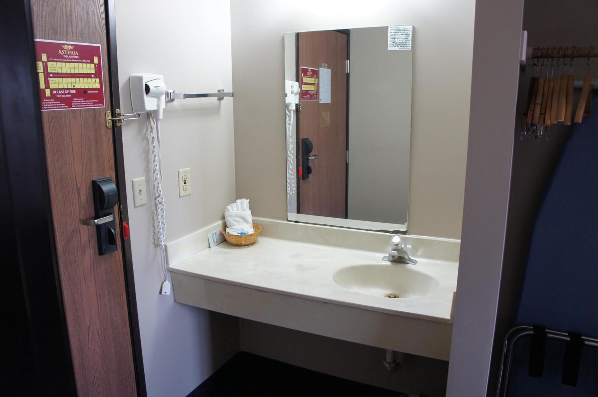Coratel Inn and Suites Maple Grove photo 70