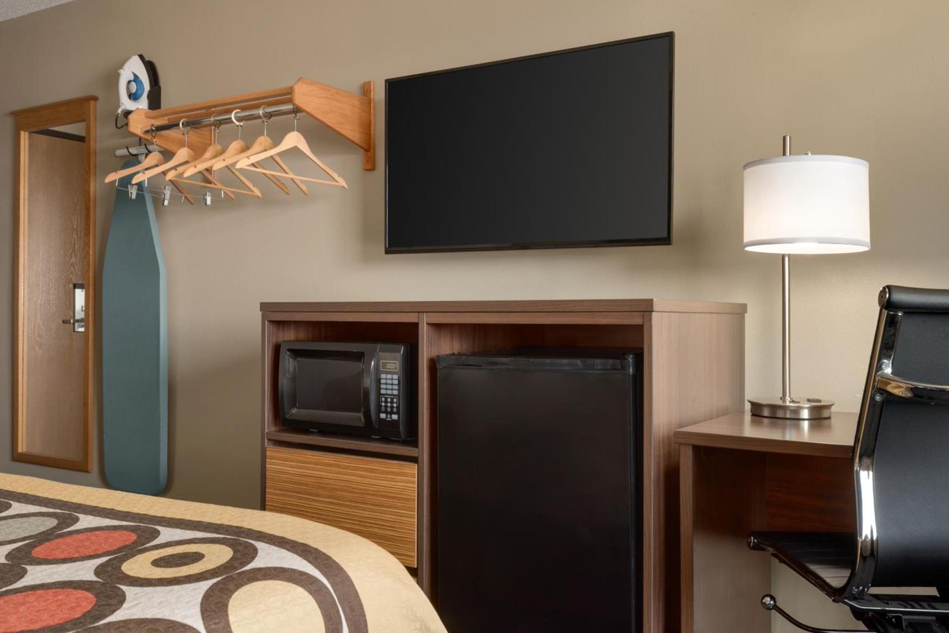 Super 8 by Wyndham Sioux Falls photo 24