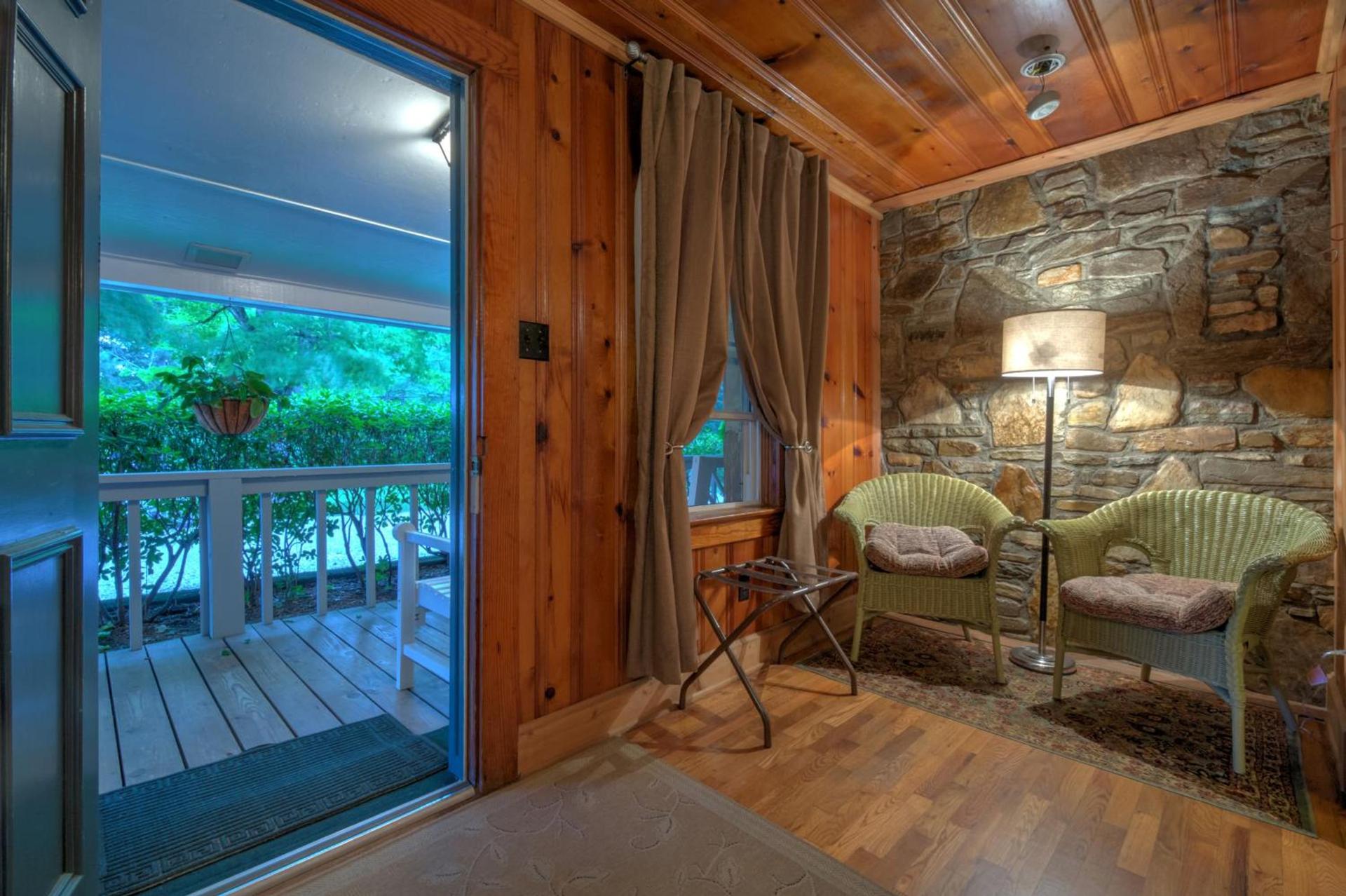 Linville Falls Lodge & Cottages photo 2